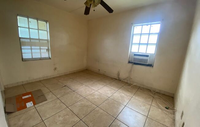 1 bed, 1 bath, 500 sqft, $1,600, Unit Apt 4