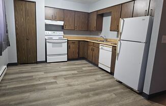 2 beds, 1 bath, $695, Unit 4