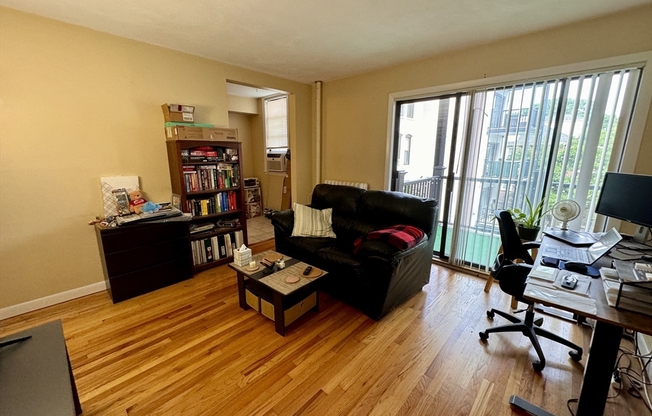 1 bed, 1 bath, 490 sqft, $2,200, Unit 12