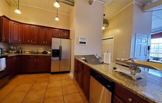 2 beds, 2 baths, $1,700, Unit 305 S Lincoln - C