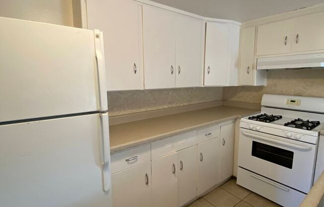 2 beds, 1 bath, $1,350