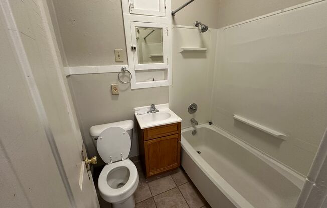 1 bed, 1 bath, $650