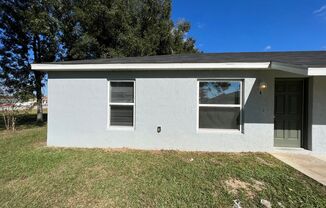 Charming 2 BD/2 BA Unit in Ocala!  END UNIT!