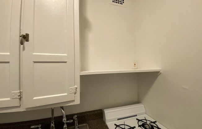 Studio, 1 bath, 400 sqft, $795, Unit 321