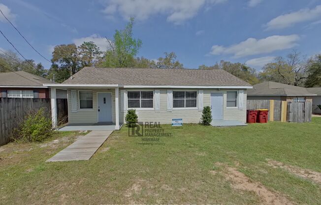 Charming 2 Bed, 2 Bath Home in Crestview, FL - Just a Short Walk to Downtown Crestview