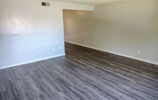 Spacious 3 bedroom 2 bathroom townhouse in Central Bakersfield!