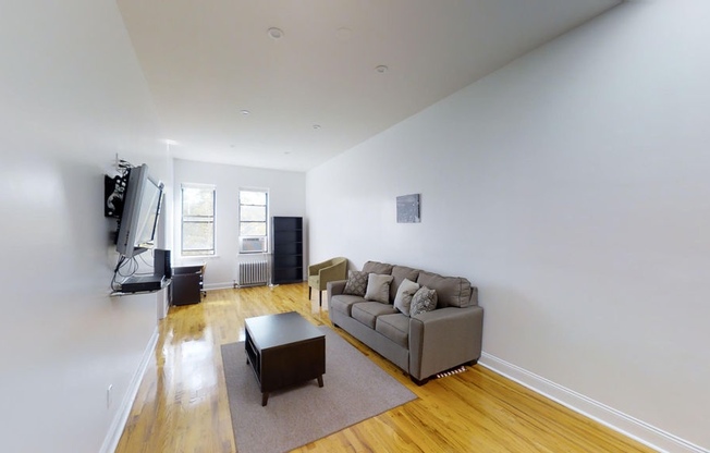 3 beds, 1 bath, $4,200, Unit 2