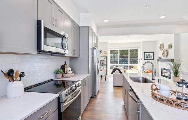 3 beds, 3.5 baths, $3,700, Unit 4