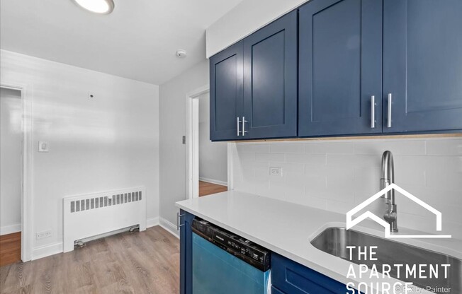 2717 W BERWYN AVE