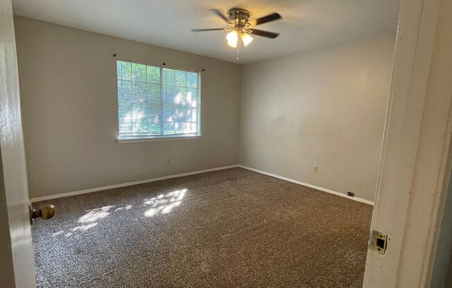 3 beds, 1 bath, $950