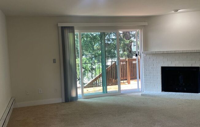 $500 OFF First Month's Rent!!! Pet Friendly 3 Bedroom Townhouse 1.5 Bath with 2 Car garage!