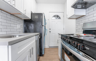 518 W Cornelia Ave 216