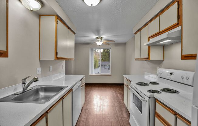2 beds, 2 baths, 950 sqft, $1,295, Unit 340-18