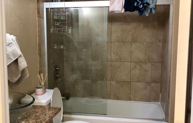 2 Bedroom House for Rent in South Side!