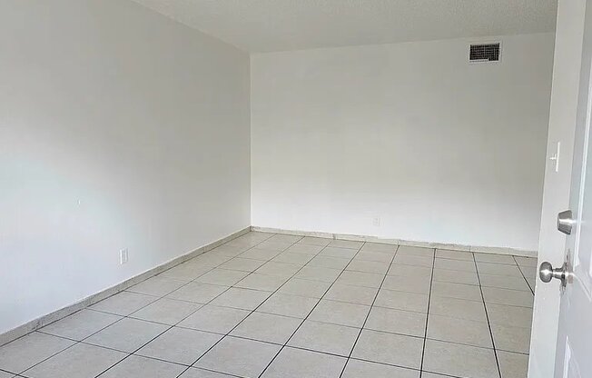525 N 62 AVE