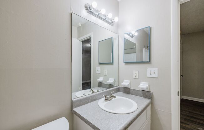 1 bed, 1 bath, 500 sqft, $995, Unit 77