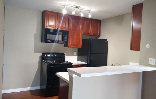 2 beds, 1 bath, 880 sqft, $2,568, Unit 044