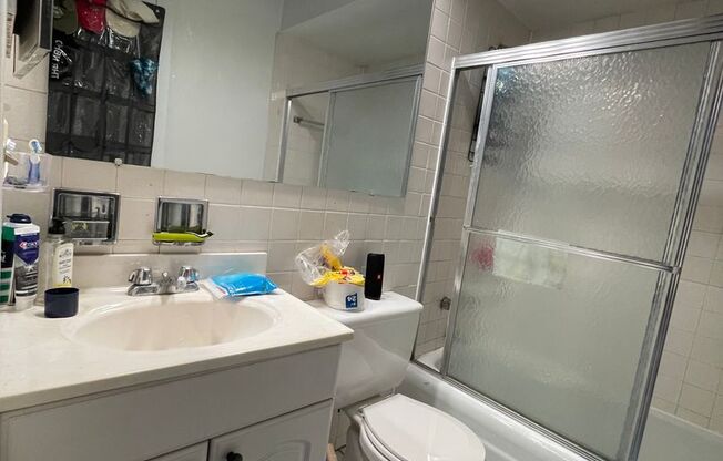 Studio, 1 bath, 400 sqft, $1,350, Unit 535-555