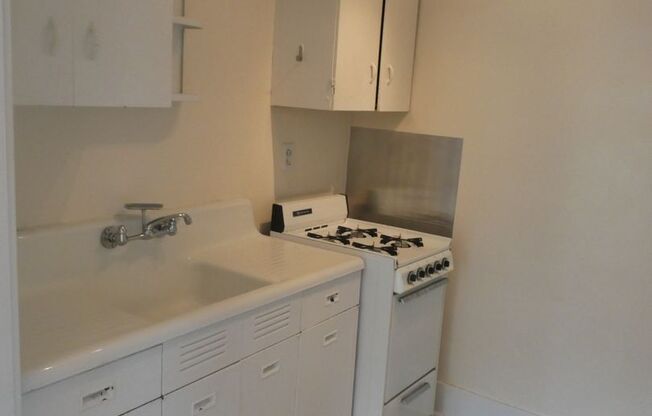 1 bed, 1 bath, $770, Unit Apt 204