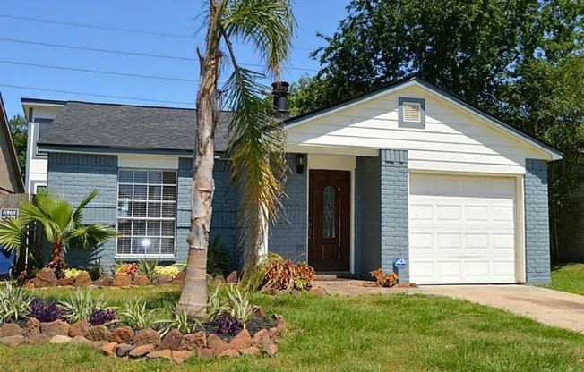Welcome to this charming 2-bedroom, 1-bathroom home conveniently located near Hwy 290 and Hwy 6!