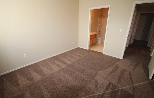 3 beds, 2 baths, $1,695, Unit # 1008