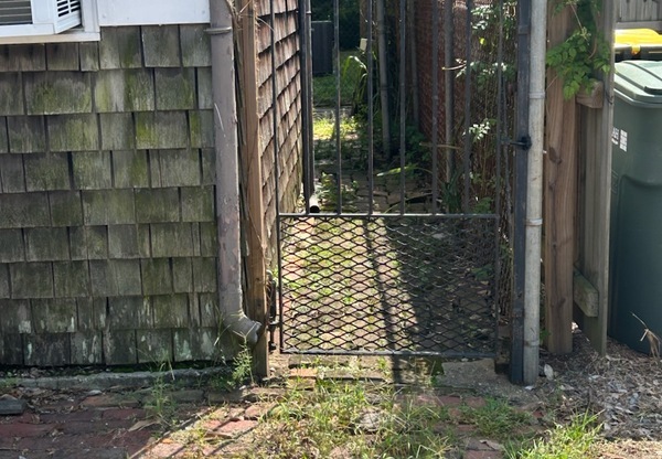 122 E 36 ST
