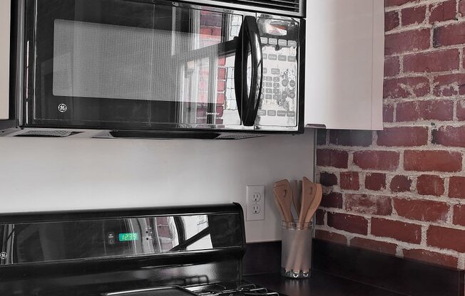 Portland, OR Crane Flats and Lofts dining room kitchen