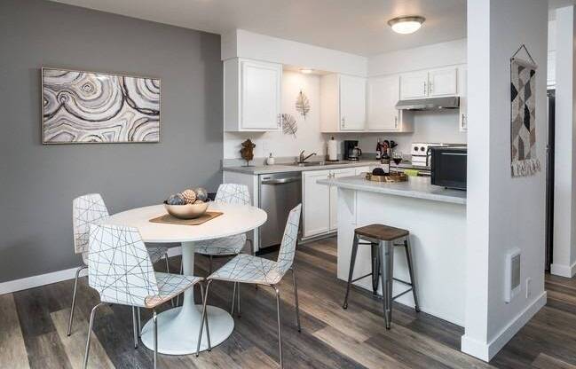 Elegant Kitchen | Apartments in Bend OR | Sienna Pointe