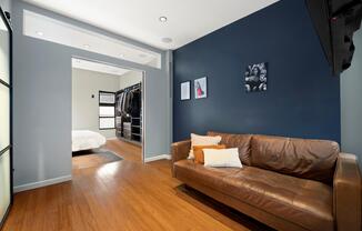 522 W 50 ST