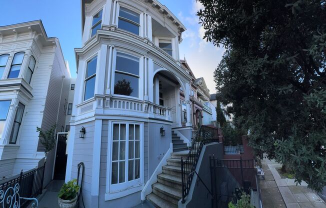 Elegant and Remodeled 3BR Victorian Flat near Dolores Park!