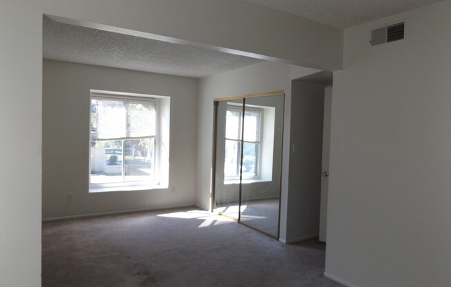 2 beds, 1 bath, $1,300