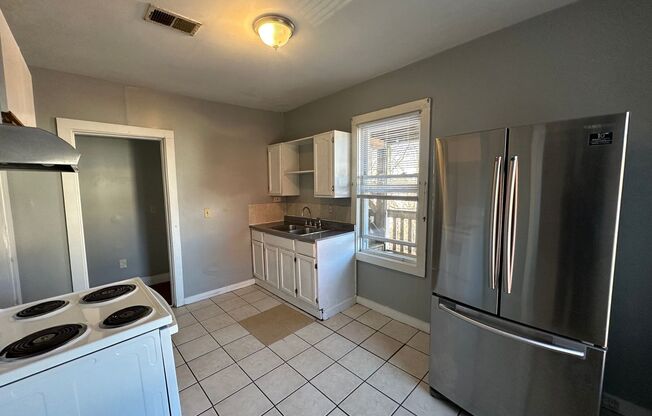 4 beds, 1 bath, 1,694 sqft, $1,900, Unit 216 Pine St - 2nd Floor