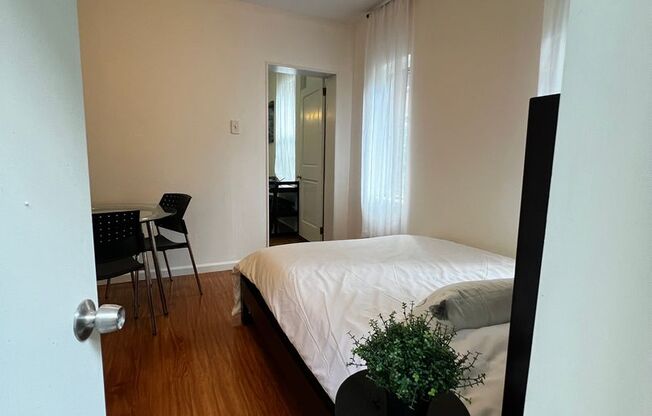 1 bed, 1 bath, 800 sqft, $1,600, Unit 1-R