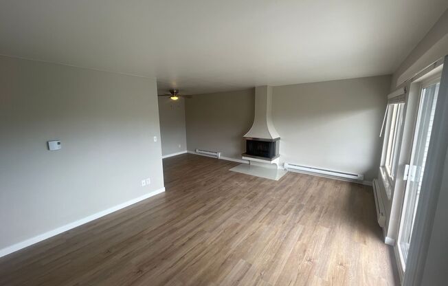 2 beds, 2 baths, 1,100 sqft, $2,695, Unit 3520 - 201