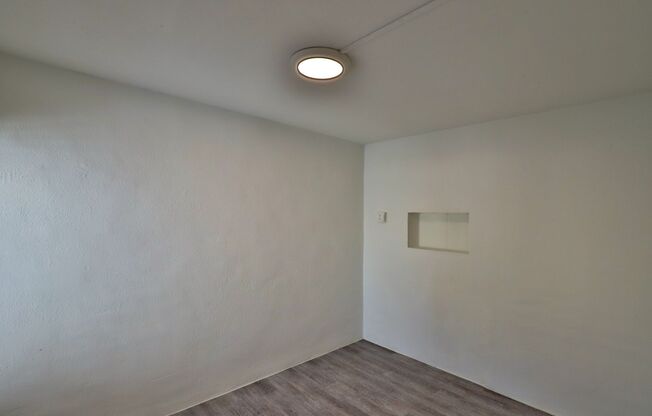 102 E. Hatcher Rd. (CB)