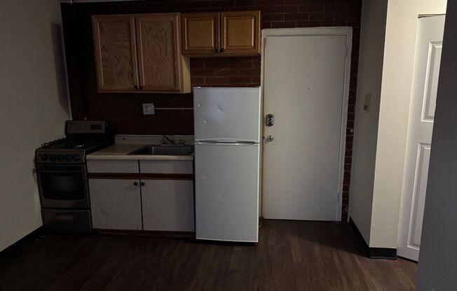 1 bed, 1 bath, 420 sqft, $775, Unit Neil A-3