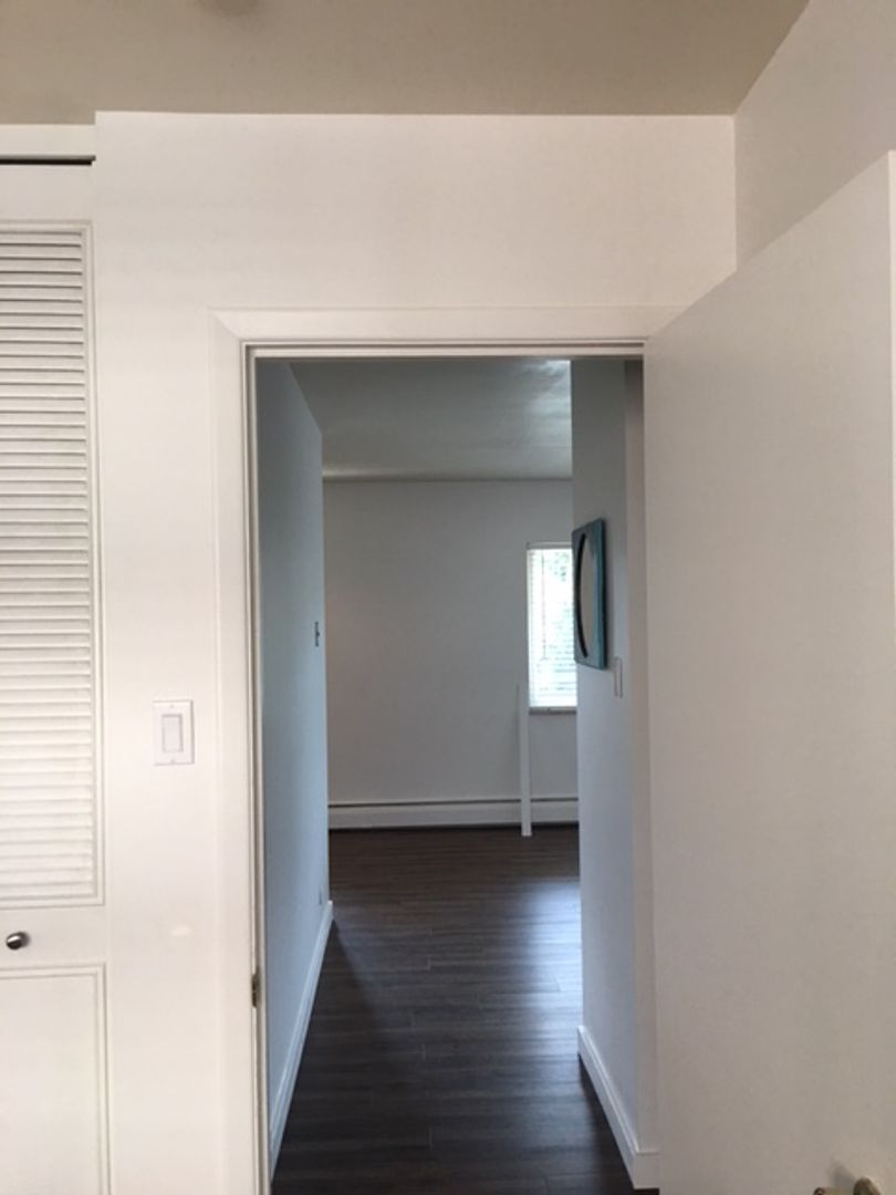 AMAZING LOCATION NEAR CAMPUS 2 Bed 1 Bath Condo