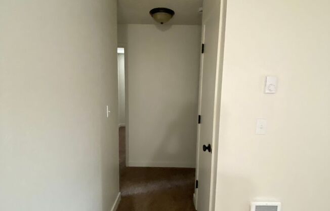 3 beds, 1 bath, $1,650, Unit 374W