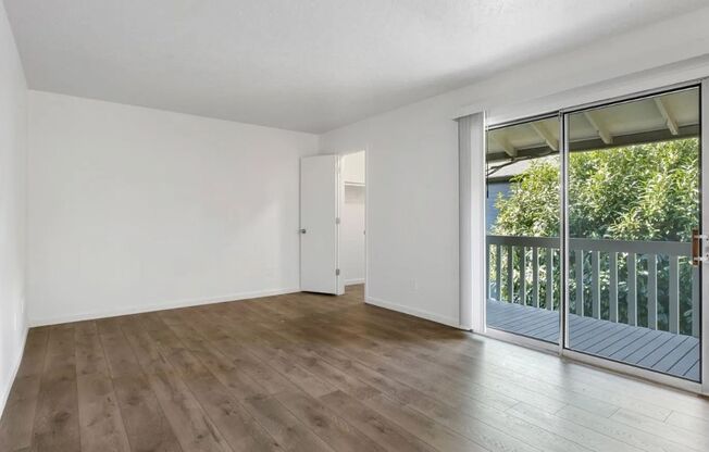 Sheri Hill Apartments - Raleigh Hills with Portland Conveniences