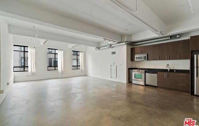 1 bed, 1 bath, 890 sqft, $2,700, Unit 405
