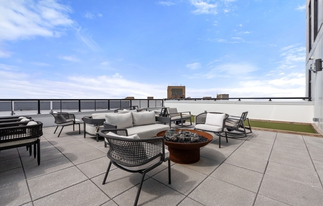 2 beds, 2 baths, 1,024 sqft, $4,000, Unit 725