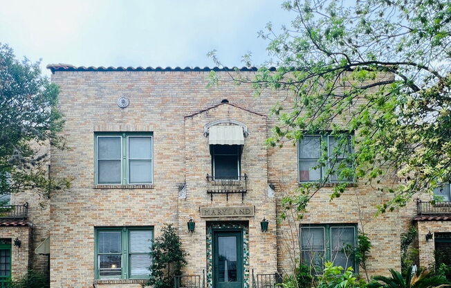329 W HUISACHE AVE