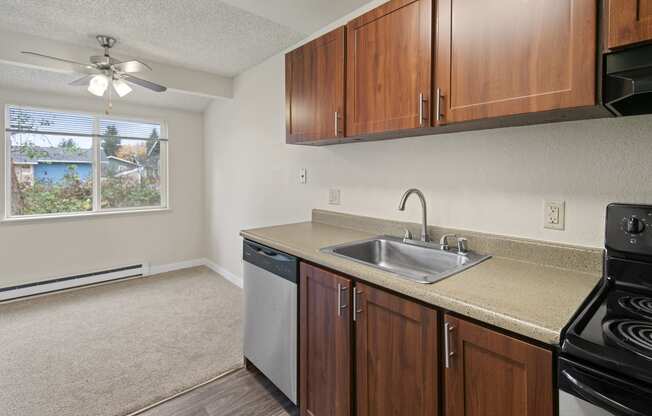 Brookstone Apartments - Tuckwila Apartments - Kitchen