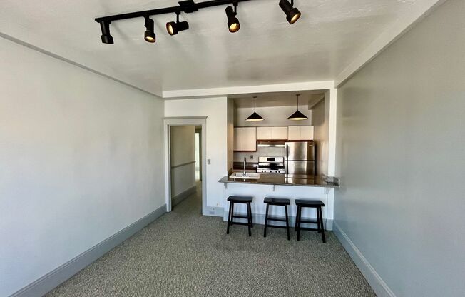 Luxurious Condo Living in Prime Cow Hollow Location!