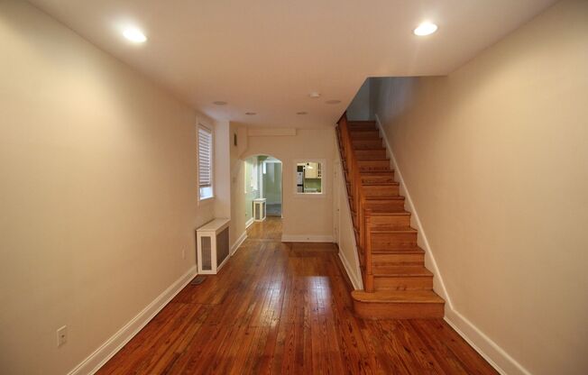 Exceptional Upper Fells 2bd/2ba End Rowhome w/ CAC & Rooftop Deck!--Available 4/14!