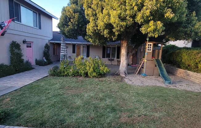 Cozy 4 Bd/2ba home with Pool. UTILITIES INCLUDED. MOVE IN SPECIAL FOR DECEMBER