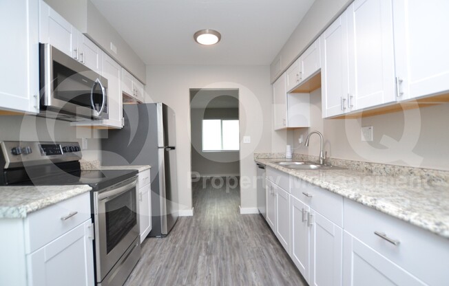 2210 W DEVONSHIRE AVE