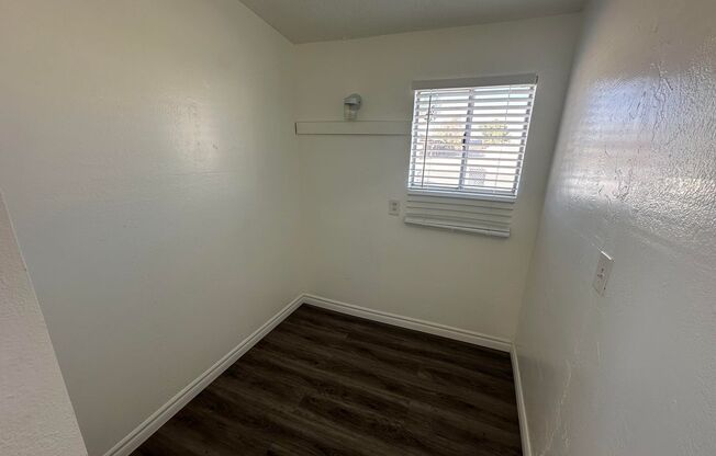 2 beds, 1 bath, $1,100