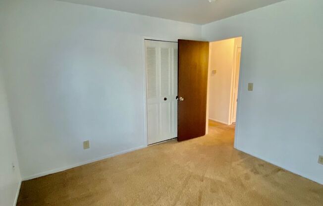 2 beds, 1 bath, 1,000 sqft, $1,295, Unit 609 Flint Rd. #5