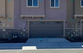 Luxury and Convenience: Fully Equipped 3-Bedroom 2.5 Bathroom 2 Car Garage Condo in Carson City